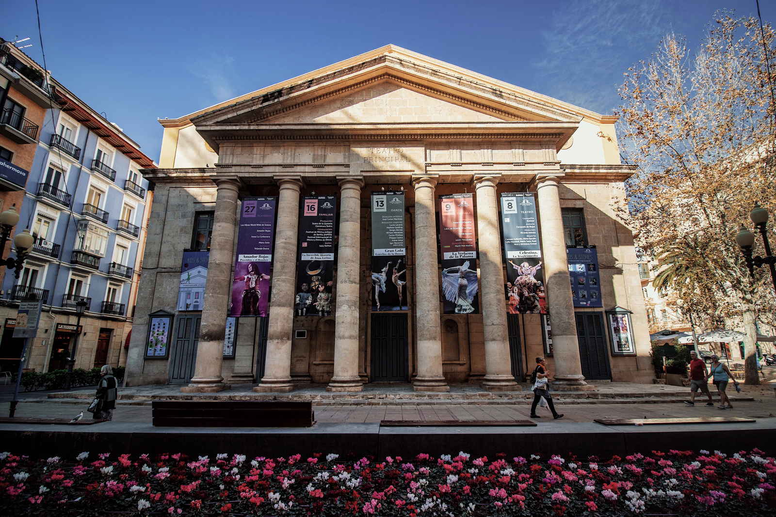El Teatro Principal de Alicante es uno de los edificios más lindos de la ciudad.